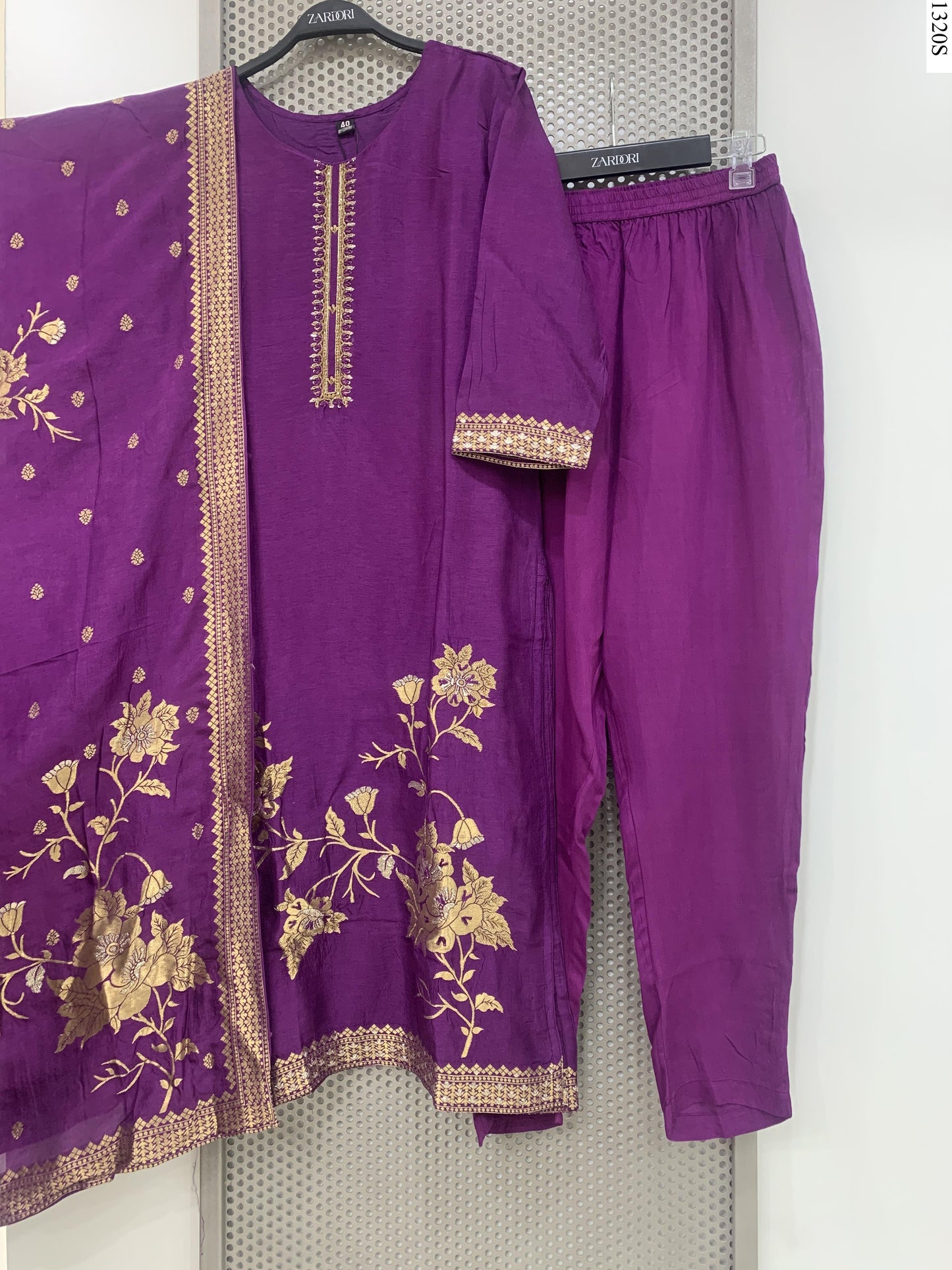 1562852